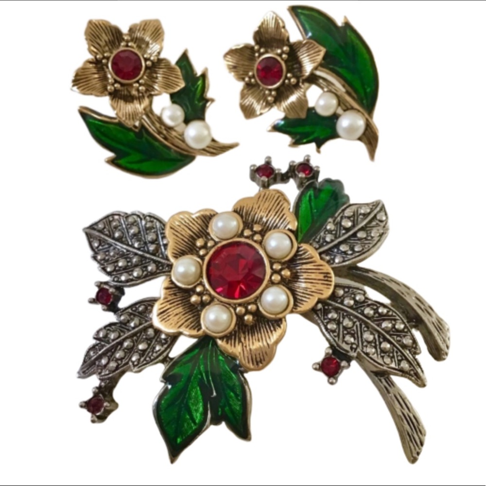 Avon Vintage Semi-Parure Set Pin and Earrings